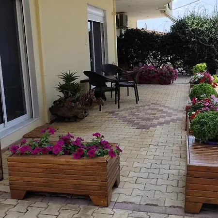 Serene Vintage Apartment Nea Moudania